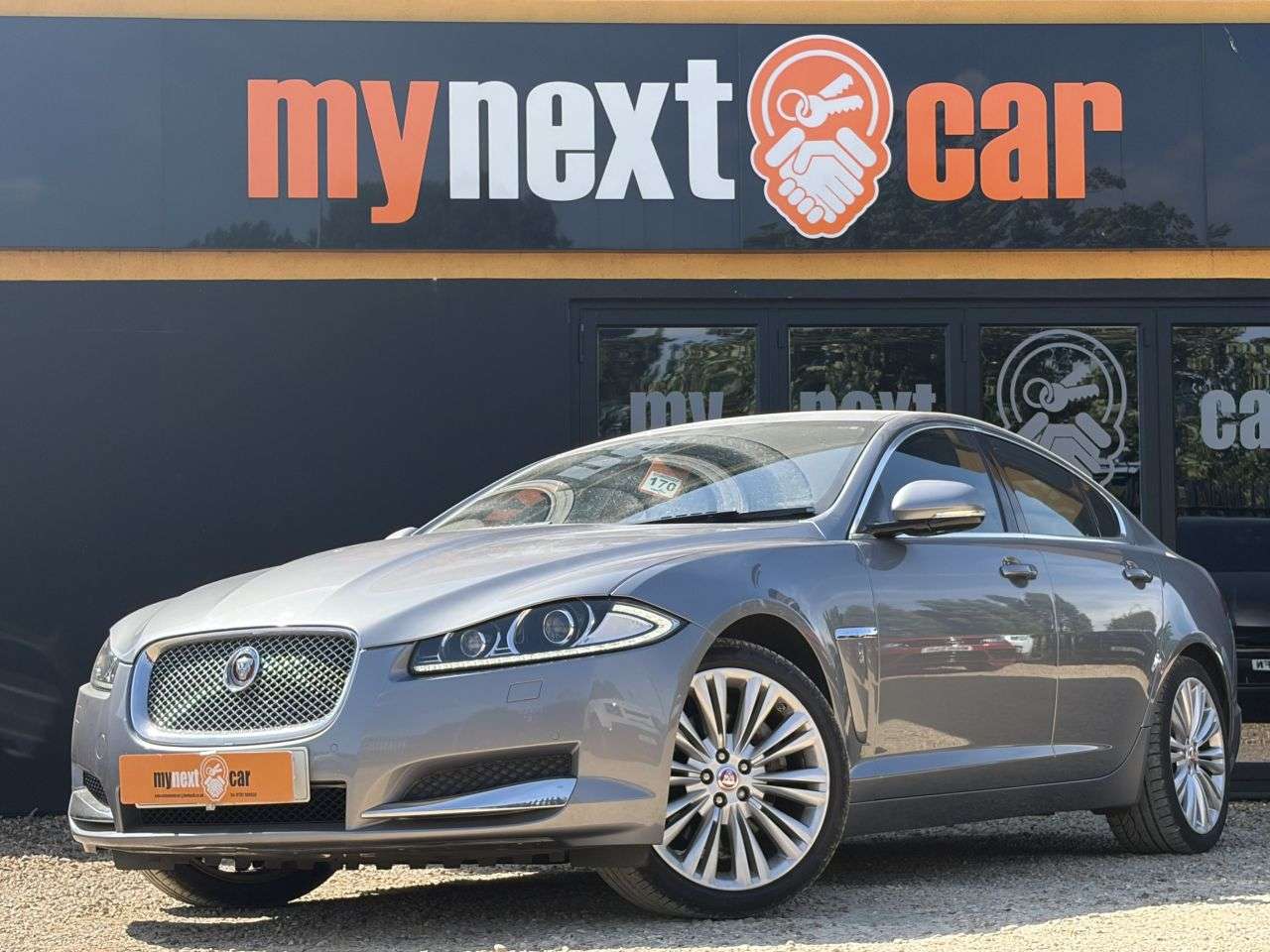A 2014 JAGUAR XF 2.2d Portfolio Saloon 4dr Diesel Auto Euro 5 (s/s) (200 ps) 19" ALLOYS + PO A 2014 JAGUAR XF 2.2d Portfolio Saloon 4dr Diesel Auto Euro 5 (s/s) (200 ps) 19" ALLOYS + PO