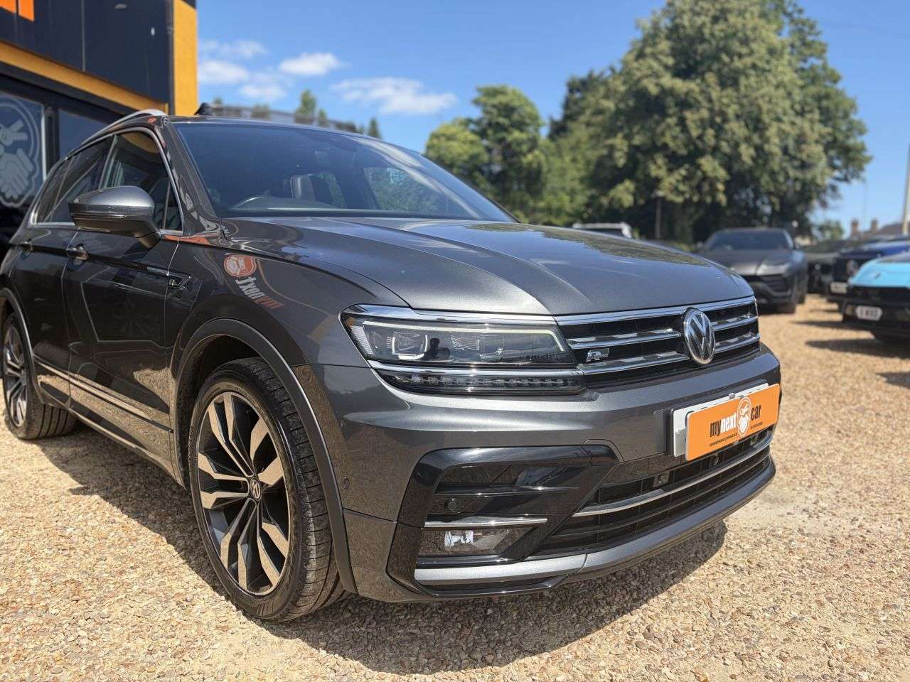 A 2020 VOLKSWAGEN TIGUAN 2.0 TDI R-Line Tech SUV 5dr Diesel Manual Euro 6 (s/s) (150 ps) R LINE + PA A 2020 VOLKSWAGEN TIGUAN 2.0 TDI R-Line Tech SUV 5dr Diesel Manual Euro 6 (s/s) (150 ps) R LINE + PA