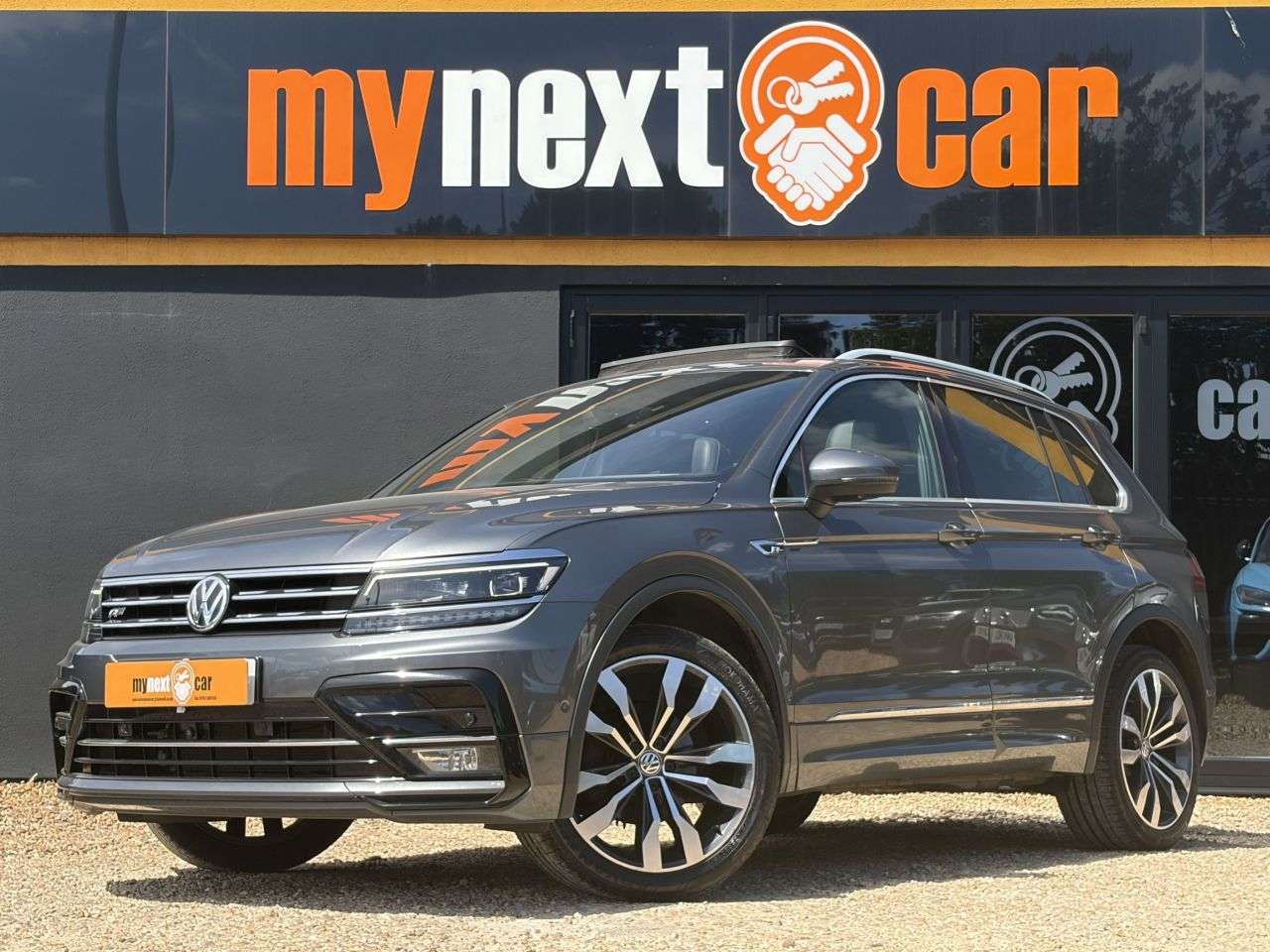 A 2020 VOLKSWAGEN TIGUAN 2.0 TDI R-Line Tech SUV 5dr Diesel Manual Euro 6 (s/s) (150 ps) R LINE + PA A 2020 VOLKSWAGEN TIGUAN 2.0 TDI R-Line Tech SUV 5dr Diesel Manual Euro 6 (s/s) (150 ps) R LINE + PA