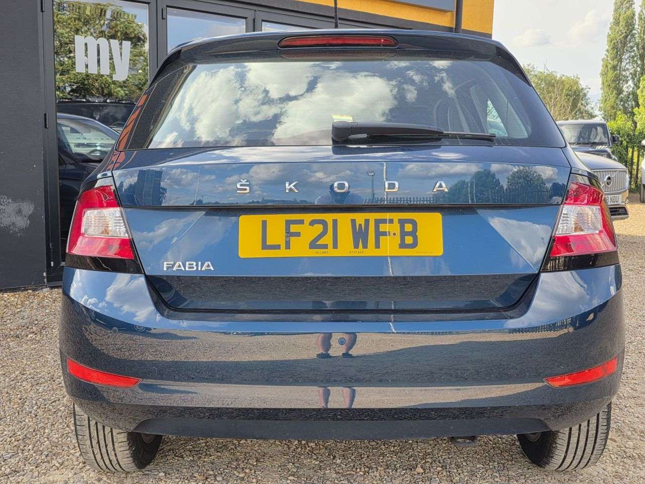 A 2021 SKODA FABIA 1.0 TSI SE Hatchback 5dr Petrol DSG Euro 6 (s/s) (95 ps) A 2021 SKODA FABIA 1.0 TSI SE Hatchback 5dr Petrol DSG Euro 6 (s/s) (95 ps)