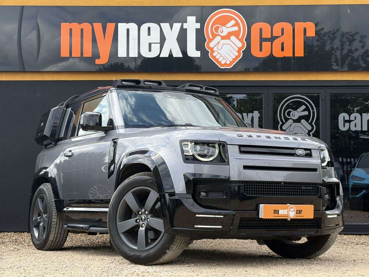 A 2023 LAND ROVER DEFENDER 90 3.0 D250 MHEV X-Dynamic SE SUV 3dr Diesel Auto 4WD Euro 6 (s/s) (250 ps) LI A 2023 LAND ROVER DEFENDER 90 3.0 D250 MHEV X-Dynamic SE SUV 3dr Diesel Auto 4WD Euro 6 (s/s) (250 ps) LI