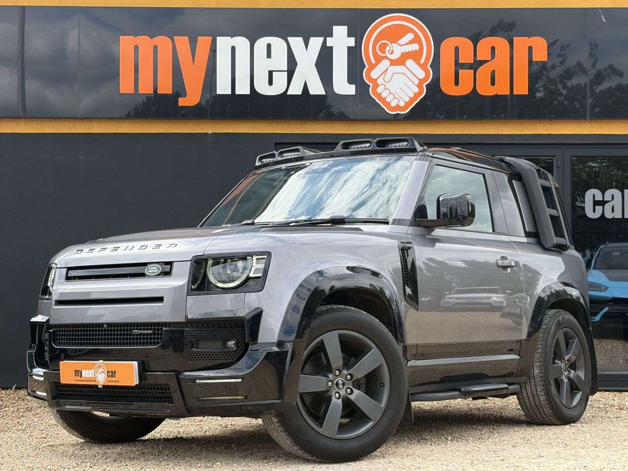 A 2023 LAND ROVER DEFENDER 90 3.0 D250 MHEV X-Dynamic SE SUV 3dr Diesel Auto 4WD Euro 6 (s/s) (250 ps) LI A 2023 LAND ROVER DEFENDER 90 3.0 D250 MHEV X-Dynamic SE SUV 3dr Diesel Auto 4WD Euro 6 (s/s) (250 ps) LI