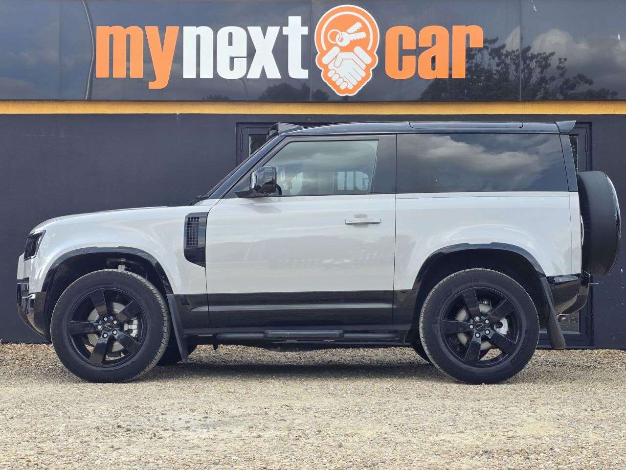 A 2026 LAND ROVER DEFENDER 90 3.0 D250 MHEV X-Dynamic SE SUV 3dr Diesel Auto 4WD Euro 6 (s/s) (250 ps) FU A 2026 LAND ROVER DEFENDER 90 3.0 D250 MHEV X-Dynamic SE SUV 3dr Diesel Auto 4WD Euro 6 (s/s) (250 ps) FU