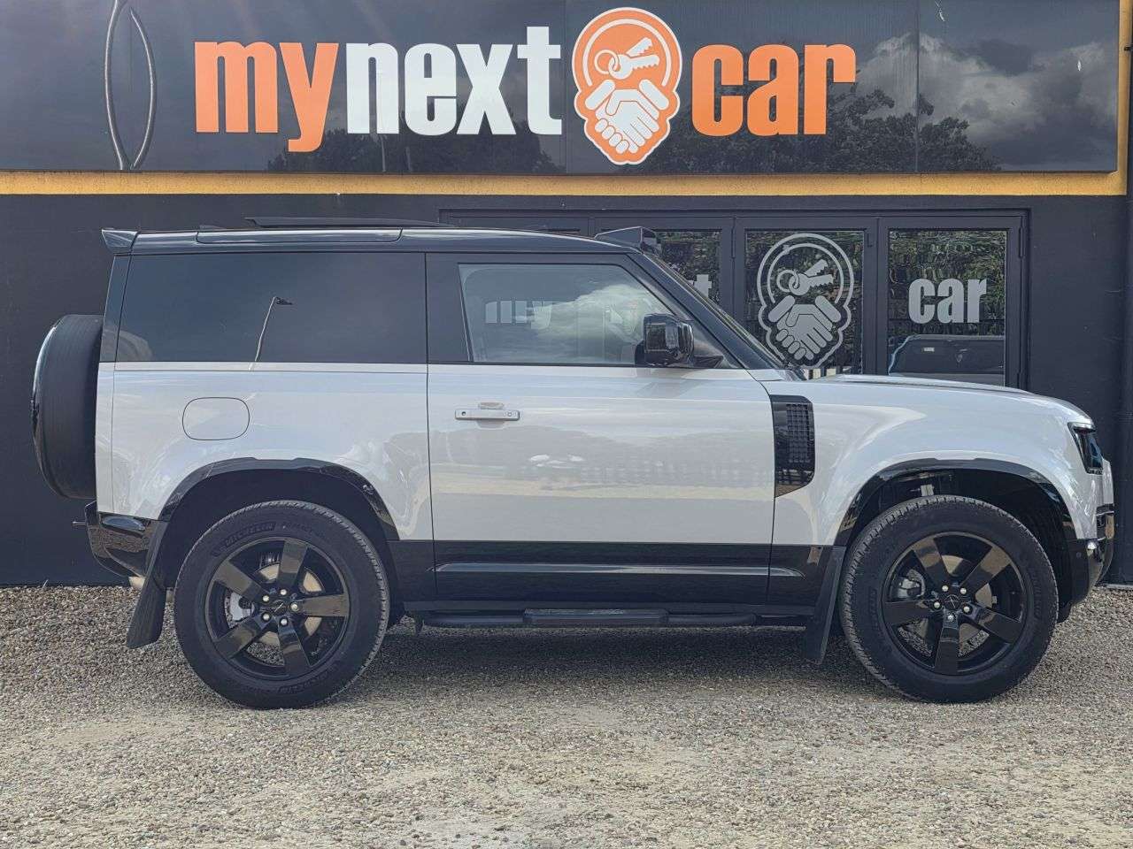 A 2026 LAND ROVER DEFENDER 90 3.0 D250 MHEV X-Dynamic SE SUV 3dr Diesel Auto 4WD Euro 6 (s/s) (250 ps) FU A 2026 LAND ROVER DEFENDER 90 3.0 D250 MHEV X-Dynamic SE SUV 3dr Diesel Auto 4WD Euro 6 (s/s) (250 ps) FU