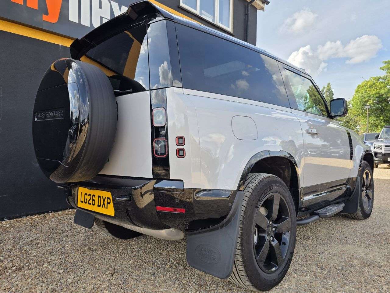 A 2026 LAND ROVER DEFENDER 90 3.0 D250 MHEV X-Dynamic SE SUV 3dr Diesel Auto 4WD Euro 6 (s/s) (250 ps) FU A 2026 LAND ROVER DEFENDER 90 3.0 D250 MHEV X-Dynamic SE SUV 3dr Diesel Auto 4WD Euro 6 (s/s) (250 ps) FU
