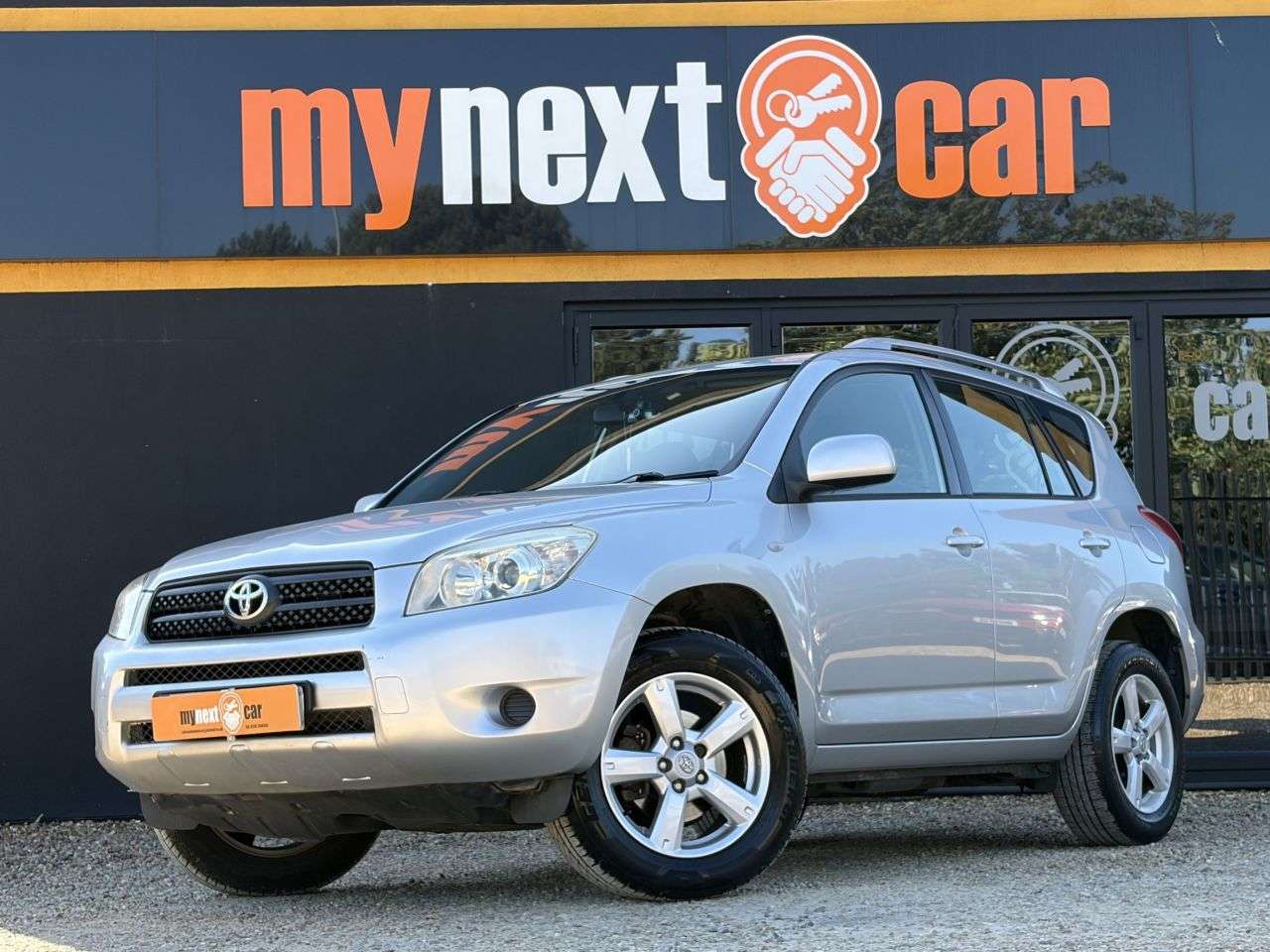 A 2006 TOYOTA RAV4 2.0 XT3 SUV 5dr Petrol Automatic 4WD (212 g/km, 150 bhp) FULL SERVICE HISTO A 2006 TOYOTA RAV4 2.0 XT3 SUV 5dr Petrol Automatic 4WD (212 g/km, 150 bhp) FULL SERVICE HISTO