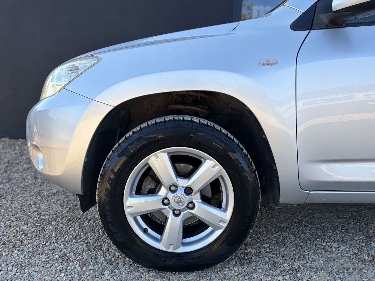 A 2006 TOYOTA RAV4 2.0 XT3 SUV 5dr Petrol Automatic 4WD (212 g/km, 150 bhp) FULL SERVICE HISTO A 2006 TOYOTA RAV4 2.0 XT3 SUV 5dr Petrol Automatic 4WD (212 g/km, 150 bhp) FULL SERVICE HISTO