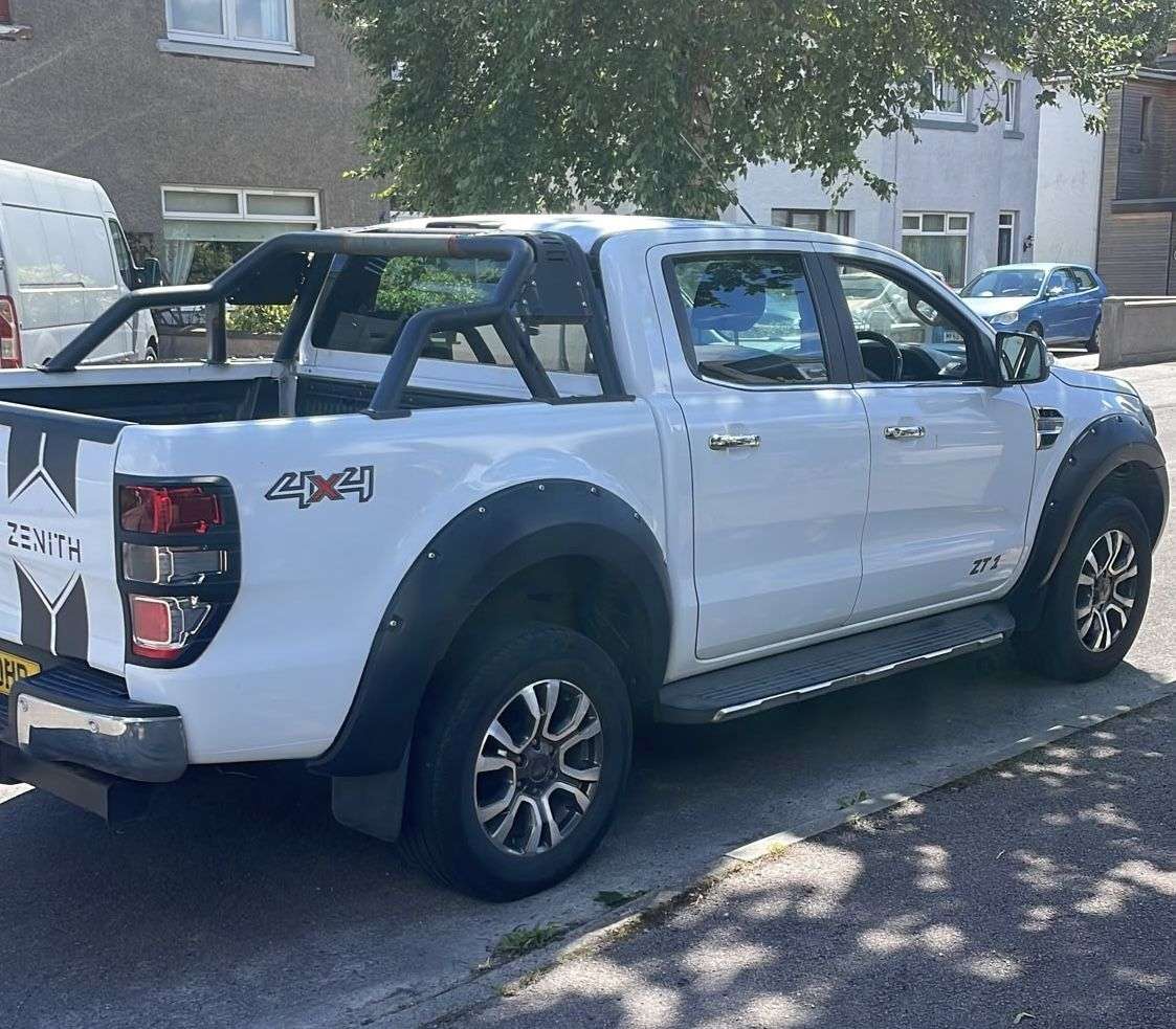 A 2016 FORD RANGER 3.2 TDCi Limited 1 Pickup Double Cab 4dr Diesel Manual 4WD Euro 5 (s/s) (20 A 2016 FORD RANGER 3.2 TDCi Limited 1 Pickup Double Cab 4dr Diesel Manual 4WD Euro 5 (s/s) (20