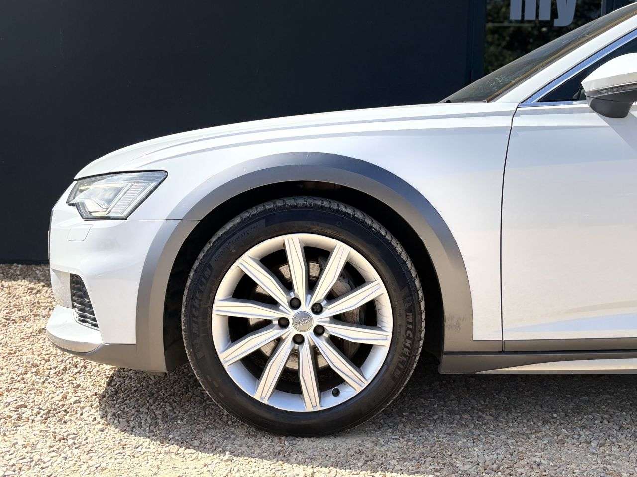 A 2019 AUDI A6 ALLROAD 3.0 TDI V6 45 Sport Estate 5dr Diesel Tiptronic quattro Euro 6 (s/s) (231 p A 2019 AUDI A6 ALLROAD 3.0 TDI V6 45 Sport Estate 5dr Diesel Tiptronic quattro Euro 6 (s/s) (231 p
