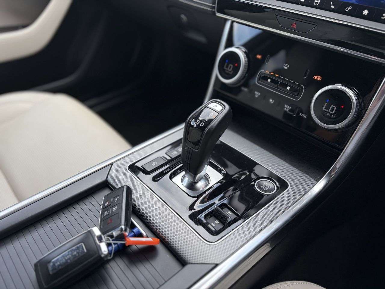 2019 JAGUAR XE 2019 JAGUAR XE