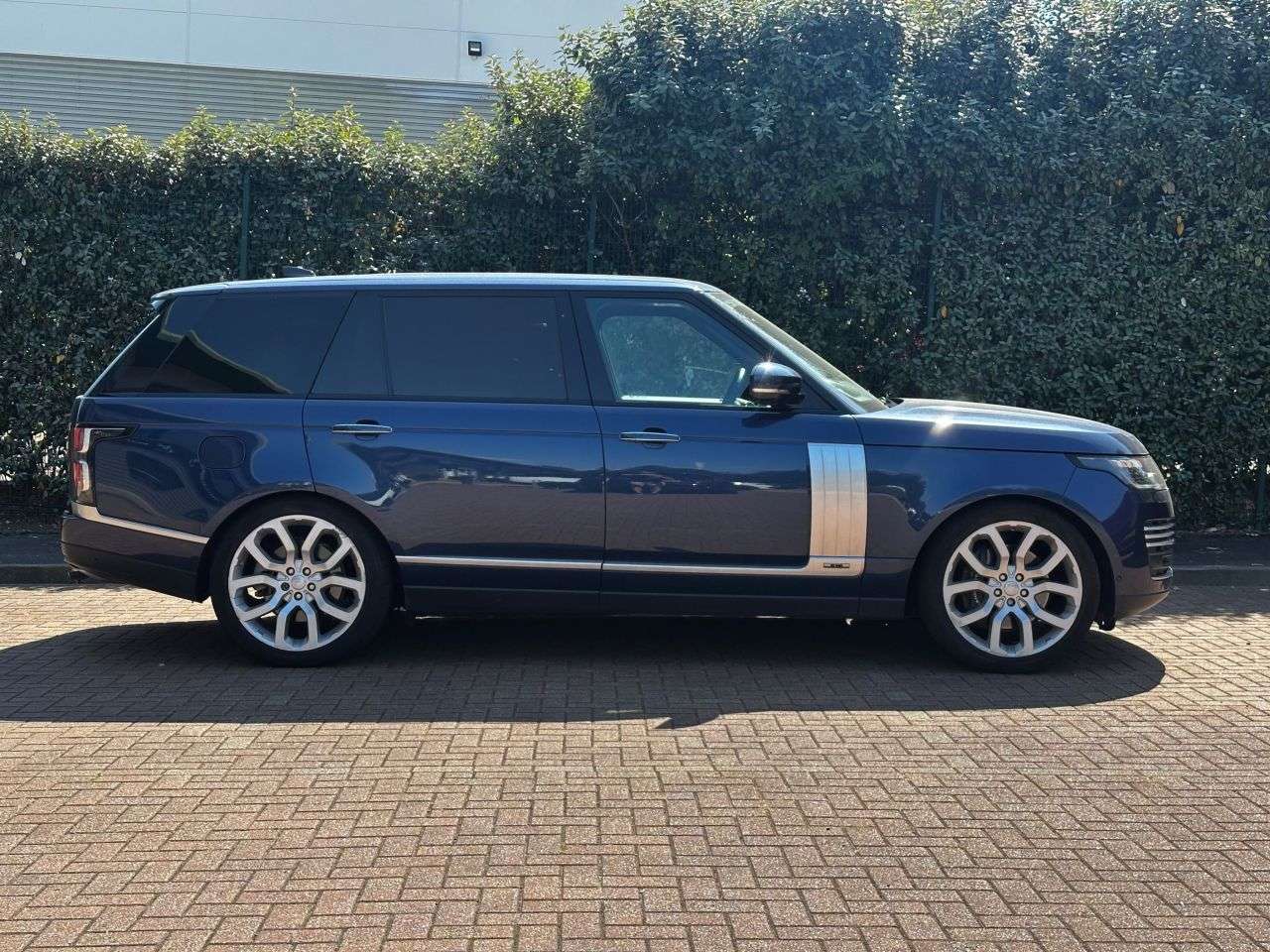 A 2018 LAND ROVER RANGE ROVER 5.0 P525 V8 Autobiography Auto 4WD Euro 6 (s/s) 5dr LWB SVO PREMIUM PALLETE A 2018 LAND ROVER RANGE ROVER 5.0 P525 V8 Autobiography Auto 4WD Euro 6 (s/s) 5dr LWB SVO PREMIUM PALLETE