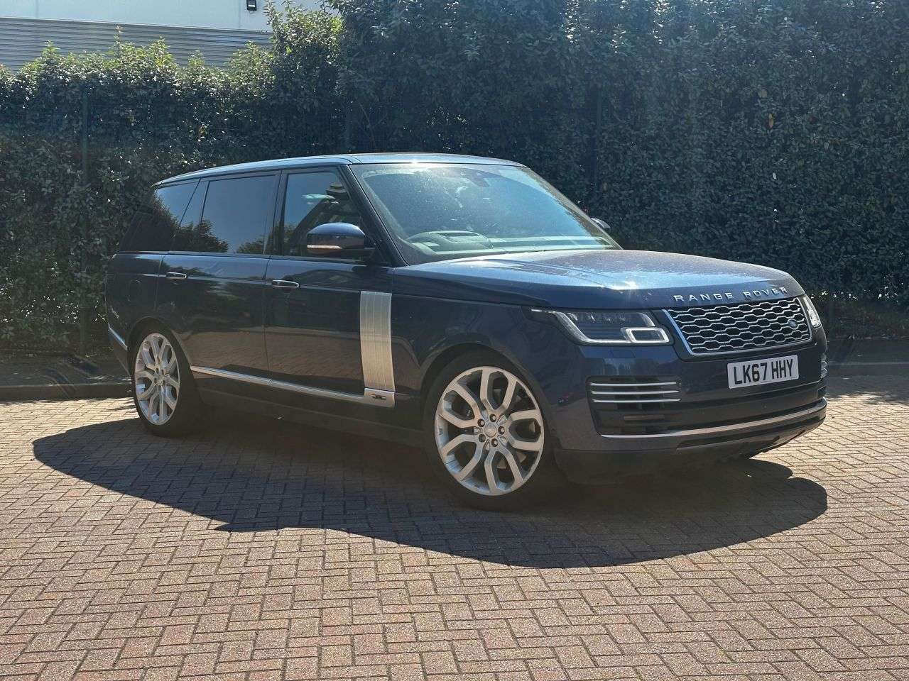 A 2018 LAND ROVER RANGE ROVER 5.0 P525 V8 Autobiography Auto 4WD Euro 6 (s/s) 5dr LWB SVO PREMIUM PALLETE A 2018 LAND ROVER RANGE ROVER 5.0 P525 V8 Autobiography Auto 4WD Euro 6 (s/s) 5dr LWB SVO PREMIUM PALLETE