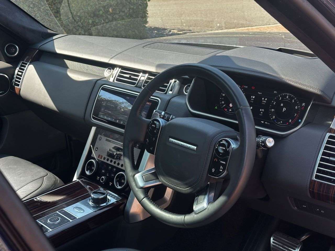 A 2018 LAND ROVER RANGE ROVER 5.0 P525 V8 Autobiography Auto 4WD Euro 6 (s/s) 5dr LWB SVO PREMIUM PALLETE A 2018 LAND ROVER RANGE ROVER 5.0 P525 V8 Autobiography Auto 4WD Euro 6 (s/s) 5dr LWB SVO PREMIUM PALLETE