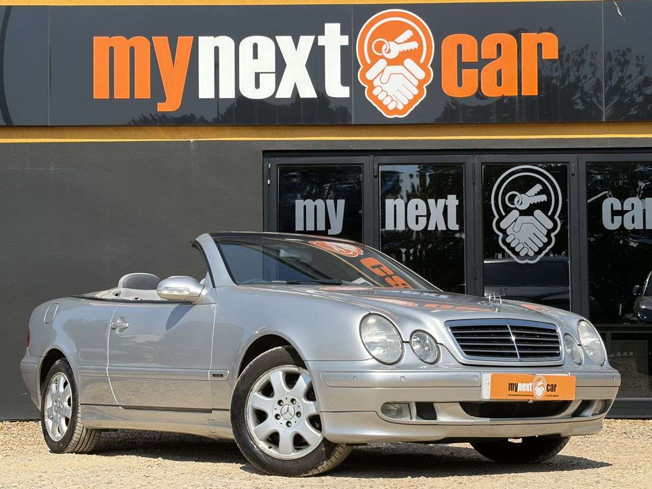 A 2002 MERCEDES-BENZ CLK 3.2 CLK320 AVANTGARDE CABRIOLET 2DR 218 BHP FULL SERVICE HISTORY + FULL LEA A 2002 MERCEDES-BENZ CLK 3.2 CLK320 AVANTGARDE CABRIOLET 2DR 218 BHP FULL SERVICE HISTORY + FULL LEA