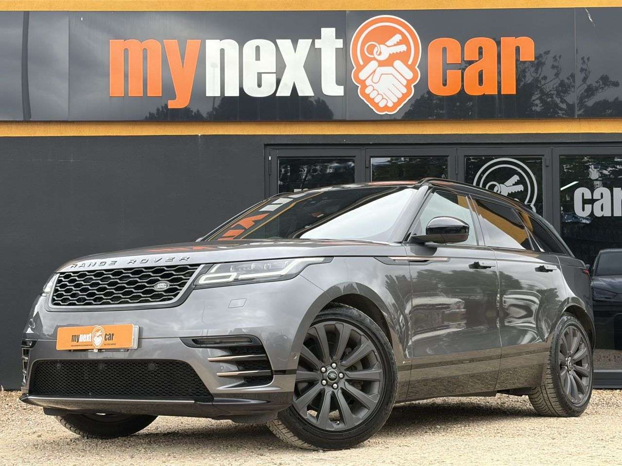 A 2019 LAND ROVER RANGE ROVER VELAR 3.0 D300 R-Dynamic SE SUV 5dr Diesel Auto 4WD Euro 6 (s/s) (300 ps) CORRIS A 2019 LAND ROVER RANGE ROVER VELAR 3.0 D300 R-Dynamic SE SUV 5dr Diesel Auto 4WD Euro 6 (s/s) (300 ps) CORRIS