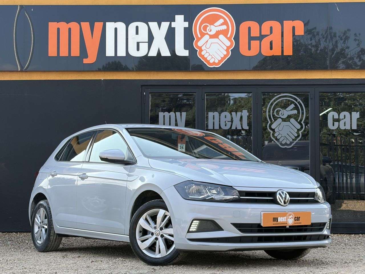 A 2018 VOLKSWAGEN POLO 1.0 EVO SE Hatchback 5dr Petrol Manual Euro 6 (s/s) (65 ps) WHITE SILVER PA A 2018 VOLKSWAGEN POLO 1.0 EVO SE Hatchback 5dr Petrol Manual Euro 6 (s/s) (65 ps) WHITE SILVER PA