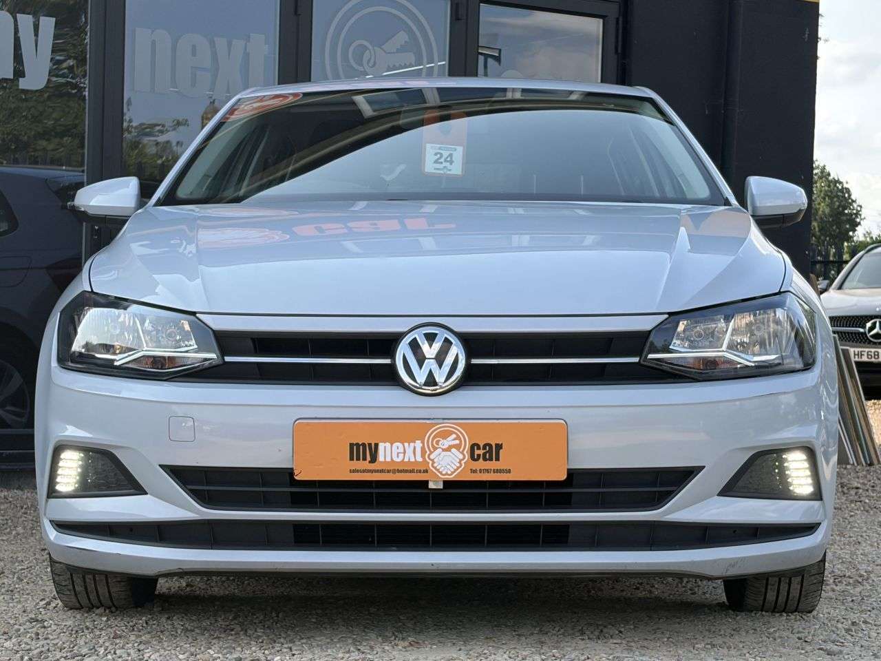 A 2018 VOLKSWAGEN POLO 1.0 EVO SE Hatchback 5dr Petrol Manual Euro 6 (s/s) (65 ps) WHITE SILVER PA A 2018 VOLKSWAGEN POLO 1.0 EVO SE Hatchback 5dr Petrol Manual Euro 6 (s/s) (65 ps) WHITE SILVER PA