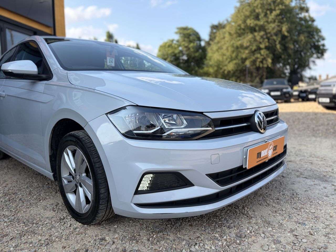 A 2018 VOLKSWAGEN POLO 1.0 EVO SE Hatchback 5dr Petrol Manual Euro 6 (s/s) (65 ps) WHITE SILVER PA A 2018 VOLKSWAGEN POLO 1.0 EVO SE Hatchback 5dr Petrol Manual Euro 6 (s/s) (65 ps) WHITE SILVER PA