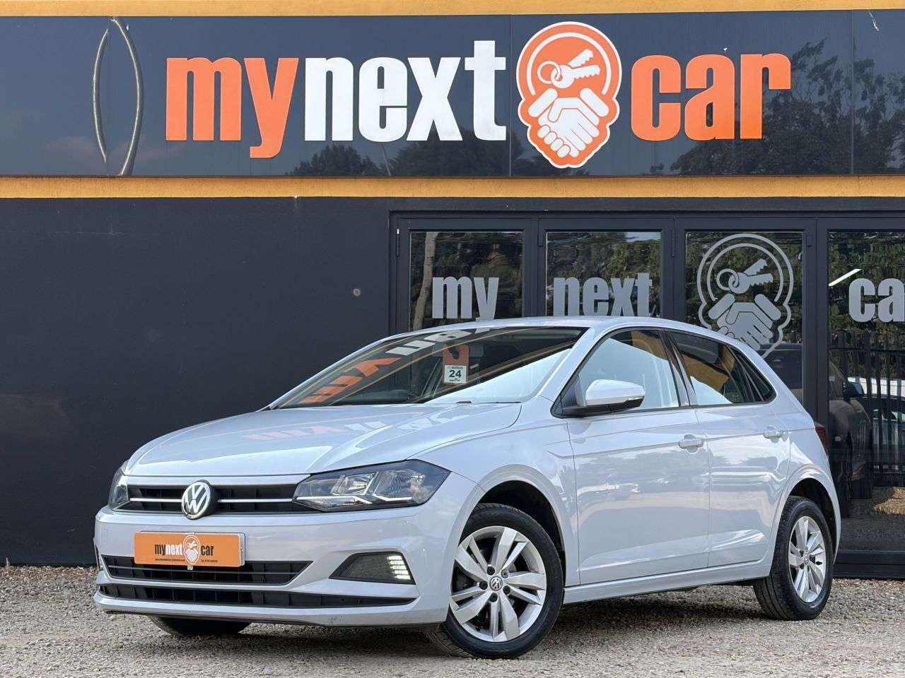 A 2018 VOLKSWAGEN POLO 1.0 EVO SE Hatchback 5dr Petrol Manual Euro 6 (s/s) (65 ps) WHITE SILVER PA A 2018 VOLKSWAGEN POLO 1.0 EVO SE Hatchback 5dr Petrol Manual Euro 6 (s/s) (65 ps) WHITE SILVER PA