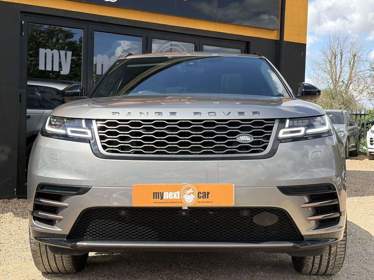 A 2019 LAND ROVER RANGE ROVER VELAR 3.0 D300 R-Dynamic HSE SUV 5dr Diesel Auto 4WD Euro 6 (s/s) (300 ps) SILICO A 2019 LAND ROVER RANGE ROVER VELAR 3.0 D300 R-Dynamic HSE SUV 5dr Diesel Auto 4WD Euro 6 (s/s) (300 ps) SILICO