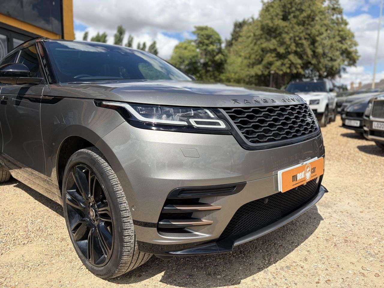 A 2019 LAND ROVER RANGE ROVER VELAR 3.0 D300 R-Dynamic HSE SUV 5dr Diesel Auto 4WD Euro 6 (s/s) (300 ps) SILICO A 2019 LAND ROVER RANGE ROVER VELAR 3.0 D300 R-Dynamic HSE SUV 5dr Diesel Auto 4WD Euro 6 (s/s) (300 ps) SILICO