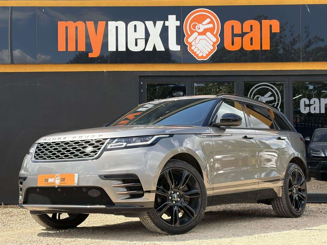 A 2019 LAND ROVER RANGE ROVER VELAR 3.0 D300 R-Dynamic HSE SUV 5dr Diesel Auto 4WD Euro 6 (s/s) (300 ps) SILICO A 2019 LAND ROVER RANGE ROVER VELAR 3.0 D300 R-Dynamic HSE SUV 5dr Diesel Auto 4WD Euro 6 (s/s) (300 ps) SILICO