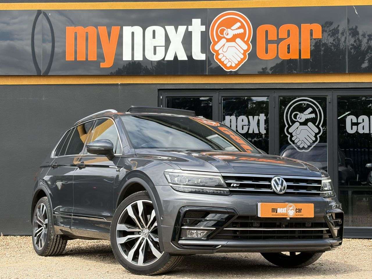 A 2019 VOLKSWAGEN TIGUAN 1.5 TSI EVO R-Line SUV 5dr Petrol DSG Euro 6 (s/s) (150 ps) Premium Family A 2019 VOLKSWAGEN TIGUAN 1.5 TSI EVO R-Line SUV 5dr Petrol DSG Euro 6 (s/s) (150 ps) Premium Family