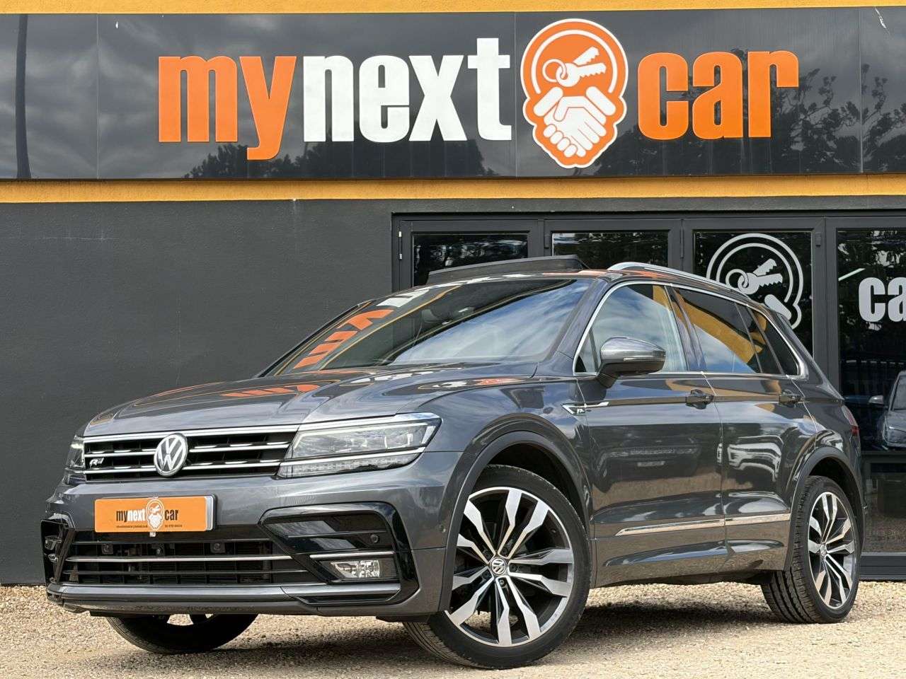 A 2019 VOLKSWAGEN TIGUAN 1.5 TSI EVO R-Line SUV 5dr Petrol DSG Euro 6 (s/s) (150 ps) Premium Family A 2019 VOLKSWAGEN TIGUAN 1.5 TSI EVO R-Line SUV 5dr Petrol DSG Euro 6 (s/s) (150 ps) Premium Family