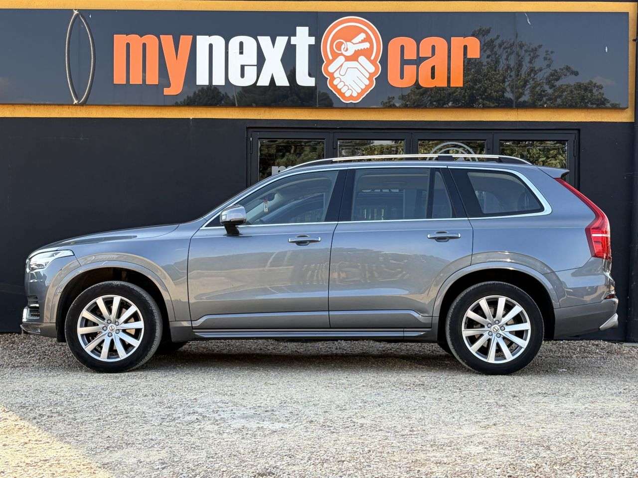 A 2017 VOLVO XC90 2.0 D5 PowerPulse Momentum SUV 5dr Diesel Auto 4WD Euro 6 (s/s) (235 ps) 2. A 2017 VOLVO XC90 2.0 D5 PowerPulse Momentum SUV 5dr Diesel Auto 4WD Euro 6 (s/s) (235 ps) 2.