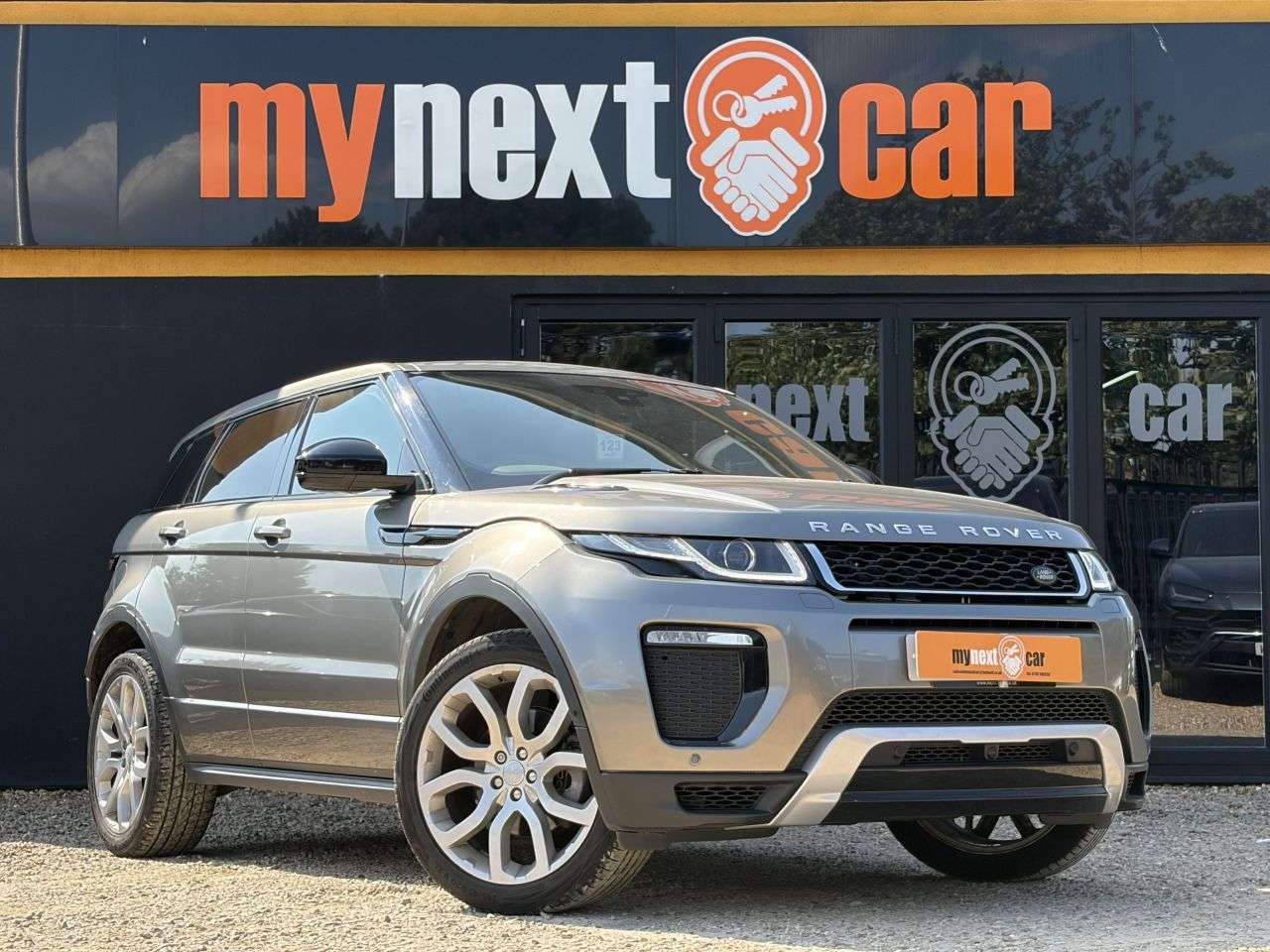 A 2017 LAND ROVER RANGE ROVER EVOQUE 2.0 TD4 HSE Dynamic Lux SUV 5dr Diesel Auto 4WD Euro 6 (s/s) (180 ps) GALLI A 2017 LAND ROVER RANGE ROVER EVOQUE 2.0 TD4 HSE Dynamic Lux SUV 5dr Diesel Auto 4WD Euro 6 (s/s) (180 ps) GALLI