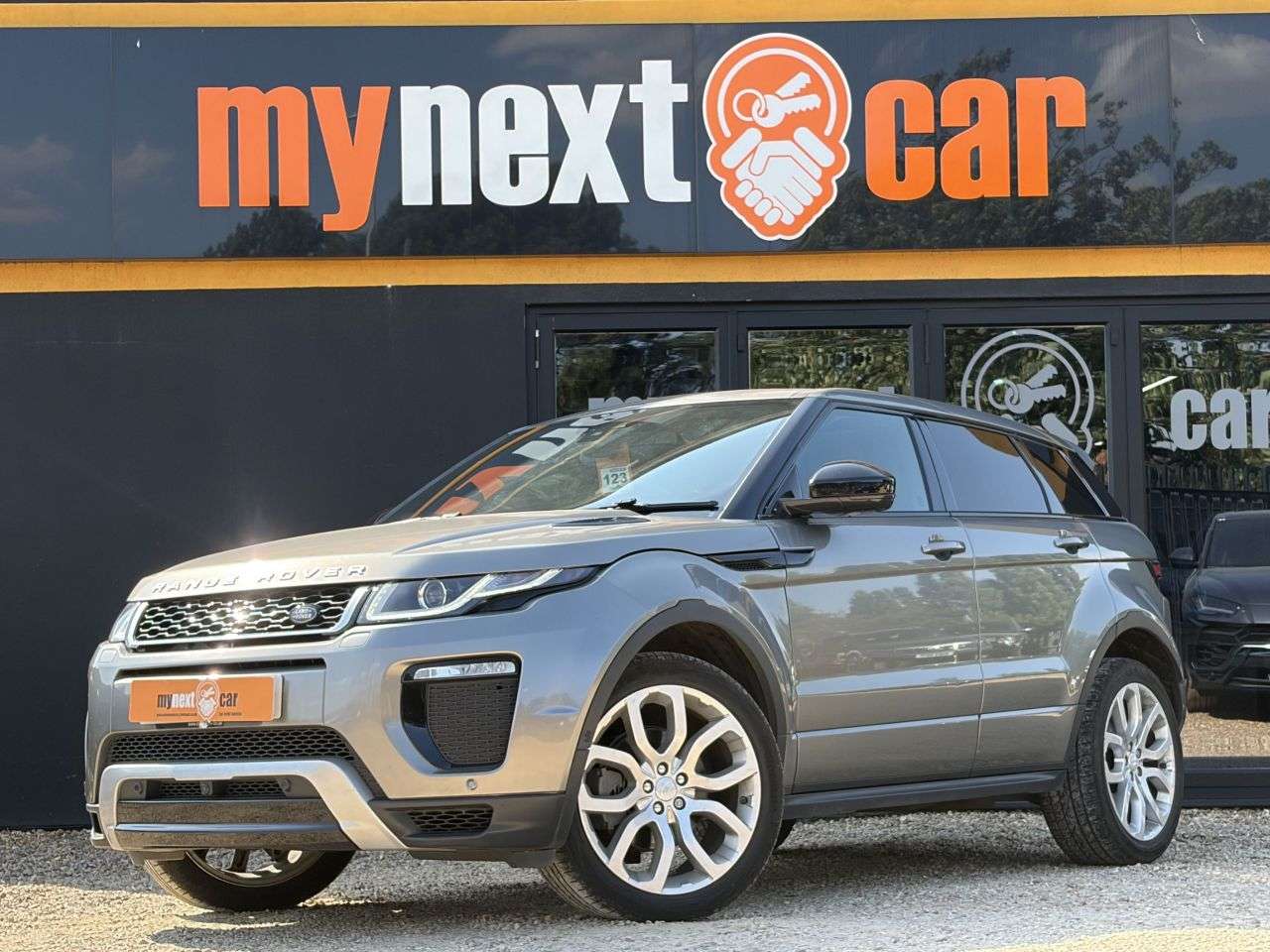 A 2017 LAND ROVER RANGE ROVER EVOQUE 2.0 TD4 HSE Dynamic Lux SUV 5dr Diesel Auto 4WD Euro 6 (s/s) (180 ps) GALLI A 2017 LAND ROVER RANGE ROVER EVOQUE 2.0 TD4 HSE Dynamic Lux SUV 5dr Diesel Auto 4WD Euro 6 (s/s) (180 ps) GALLI