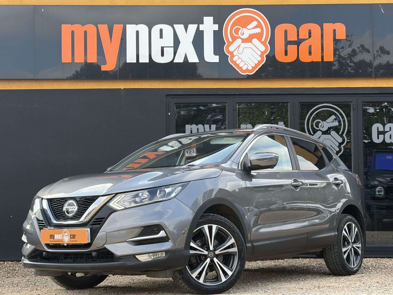 A 2019 NISSAN QASHQAI 1.3 DIG-T N-Connecta SUV 5dr Petrol DCT Auto Euro 6 (s/s) (160 ps) Apple Ca A 2019 NISSAN QASHQAI 1.3 DIG-T N-Connecta SUV 5dr Petrol DCT Auto Euro 6 (s/s) (160 ps) Apple Ca