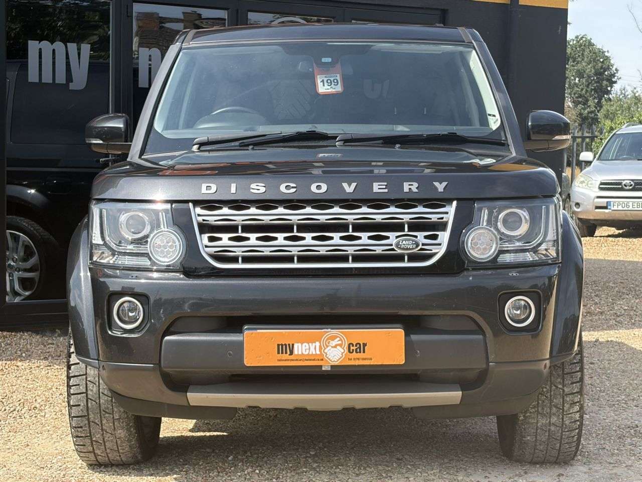 A 2015 LAND ROVER DISCOVERY 4 3.0 SD V6 HSE SUV 5dr Diesel Auto 4WD Euro 5 (s/s) (255 bhp) Satellite Navi A 2015 LAND ROVER DISCOVERY 4 3.0 SD V6 HSE SUV 5dr Diesel Auto 4WD Euro 5 (s/s) (255 bhp) Satellite Navi