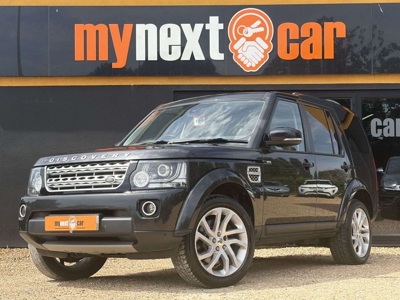 A 2015 LAND ROVER DISCOVERY 4 3.0 SD V6 HSE SUV 5dr Diesel Auto 4WD Euro 5 (s/s) (255 bhp) Satellite Navi A 2015 LAND ROVER DISCOVERY 4 3.0 SD V6 HSE SUV 5dr Diesel Auto 4WD Euro 5 (s/s) (255 bhp) Satellite Navi