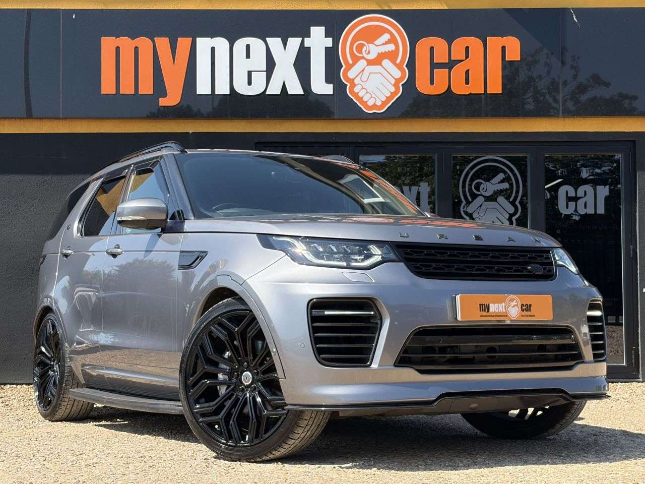 A 2019 LAND ROVER DISCOVERY 3.0 SD V6 HSE SUV 5dr Diesel Auto 4WD Euro 6 (s/s) (306 ps) 5 SEATS + 23" U A 2019 LAND ROVER DISCOVERY 3.0 SD V6 HSE SUV 5dr Diesel Auto 4WD Euro 6 (s/s) (306 ps) 5 SEATS + 23" U