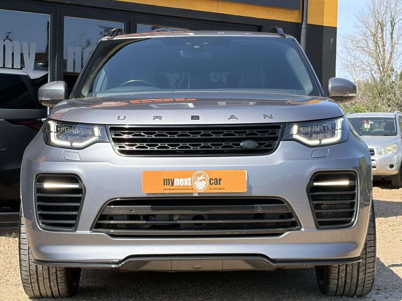 A 2019 LAND ROVER DISCOVERY 3.0 SD V6 HSE SUV 5dr Diesel Auto 4WD Euro 6 (s/s) (306 ps) 5 SEATS + 23" U A 2019 LAND ROVER DISCOVERY 3.0 SD V6 HSE SUV 5dr Diesel Auto 4WD Euro 6 (s/s) (306 ps) 5 SEATS + 23" U