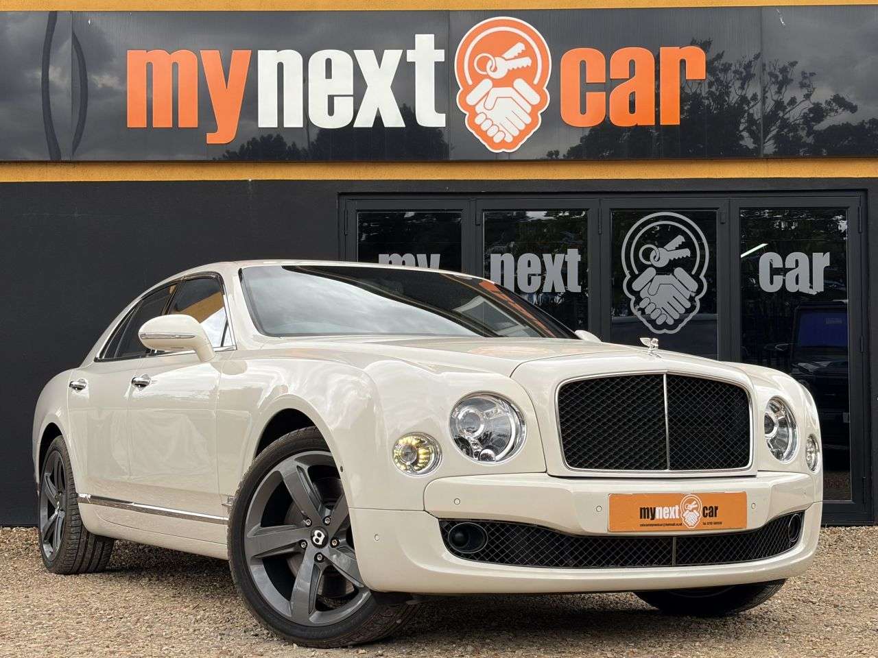 A 2015 BENTLEY MULSANNE 6.75 V8 Speed Saloon 4dr Petrol Auto Euro 6 (530 bhp) PEARLESCENT GHOST WHI A 2015 BENTLEY MULSANNE 6.75 V8 Speed Saloon 4dr Petrol Auto Euro 6 (530 bhp) PEARLESCENT GHOST WHI
