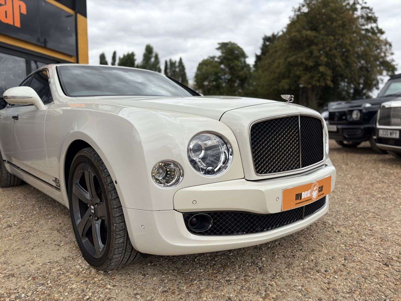 A 2015 BENTLEY MULSANNE 6.75 V8 Speed Saloon 4dr Petrol Auto Euro 6 (530 bhp) PEARLESCENT GHOST WHI A 2015 BENTLEY MULSANNE 6.75 V8 Speed Saloon 4dr Petrol Auto Euro 6 (530 bhp) PEARLESCENT GHOST WHI