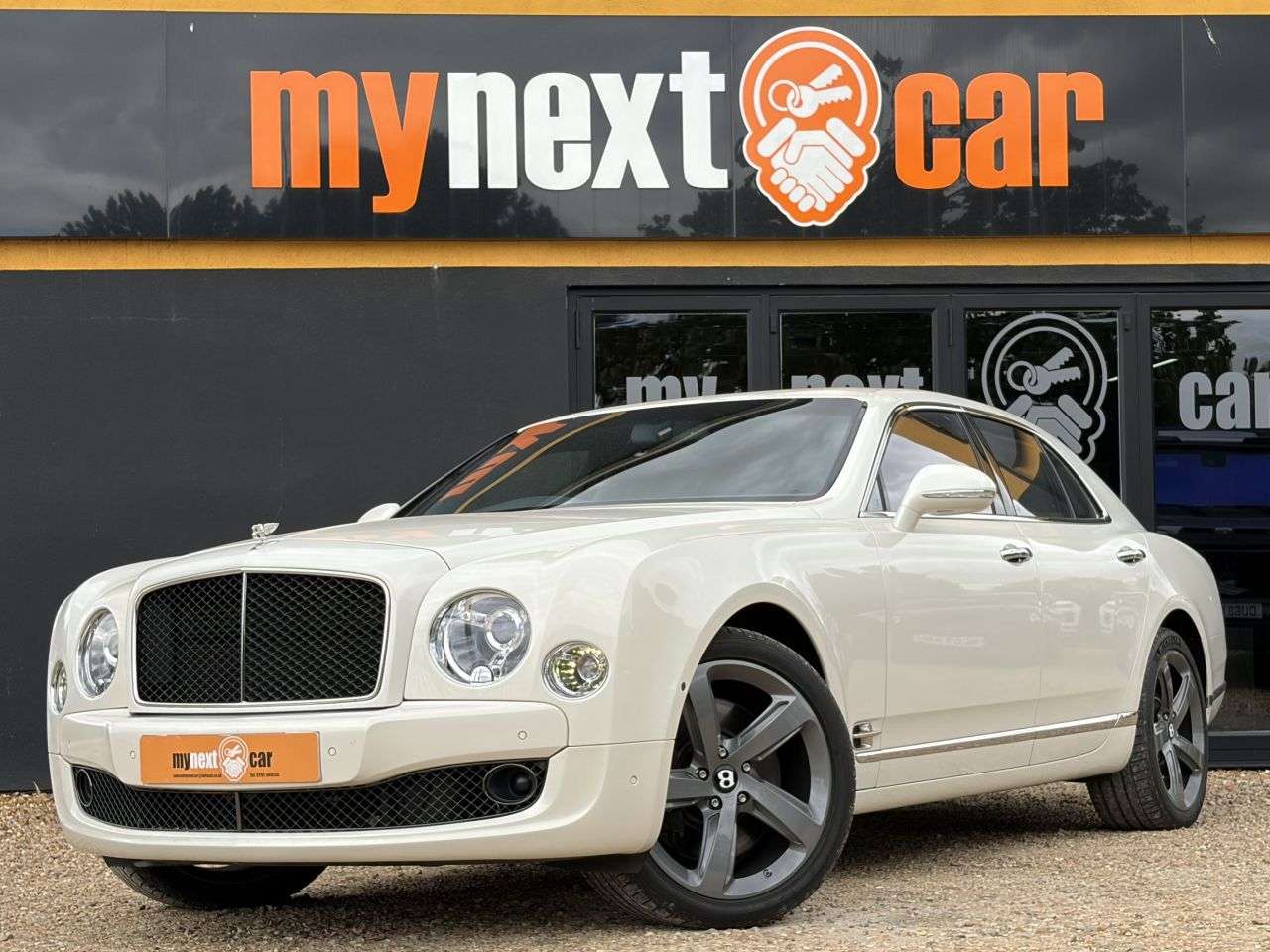 A 2015 BENTLEY MULSANNE 6.75 V8 Speed Saloon 4dr Petrol Auto Euro 6 (530 bhp) PEARLESCENT GHOST WHI A 2015 BENTLEY MULSANNE 6.75 V8 Speed Saloon 4dr Petrol Auto Euro 6 (530 bhp) PEARLESCENT GHOST WHI