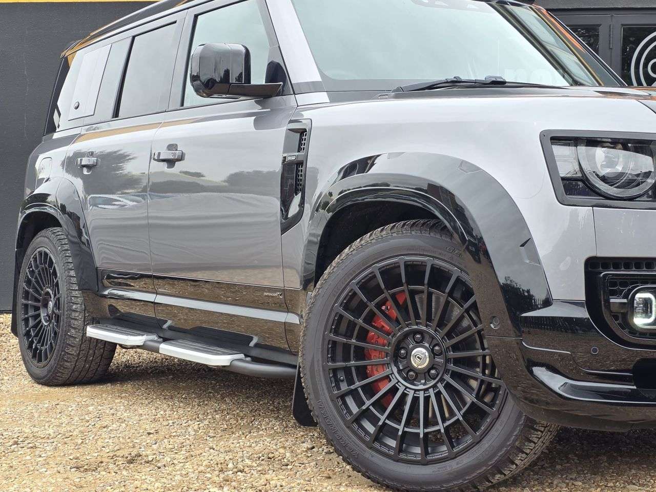 A 2023 LAND ROVER DEFENDER 110 2.0 P400e 15.4kWh X SUV 5dr Petrol Plug-in Hybrid Auto 4WD Euro 6 (s/s) (40 A 2023 LAND ROVER DEFENDER 110 2.0 P400e 15.4kWh X SUV 5dr Petrol Plug-in Hybrid Auto 4WD Euro 6 (s/s) (40