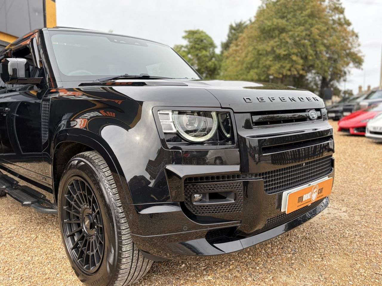 A 2022 LAND ROVER DEFENDER 110 5.0 P525 V8 SUV 5dr Petrol Auto 4WD Euro 6 (s/s) (525 ps) MERDIAN SOUND SYS A 2022 LAND ROVER DEFENDER 110 5.0 P525 V8 SUV 5dr Petrol Auto 4WD Euro 6 (s/s) (525 ps) MERDIAN SOUND SYS