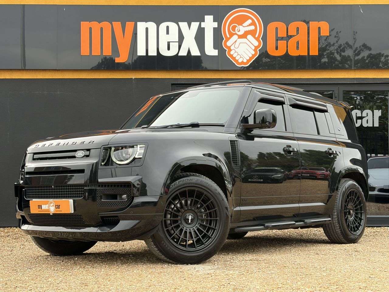 A 2022 LAND ROVER DEFENDER 110 5.0 P525 V8 SUV 5dr Petrol Auto 4WD Euro 6 (s/s) (525 ps) MERDIAN SOUND SYS A 2022 LAND ROVER DEFENDER 110 5.0 P525 V8 SUV 5dr Petrol Auto 4WD Euro 6 (s/s) (525 ps) MERDIAN SOUND SYS