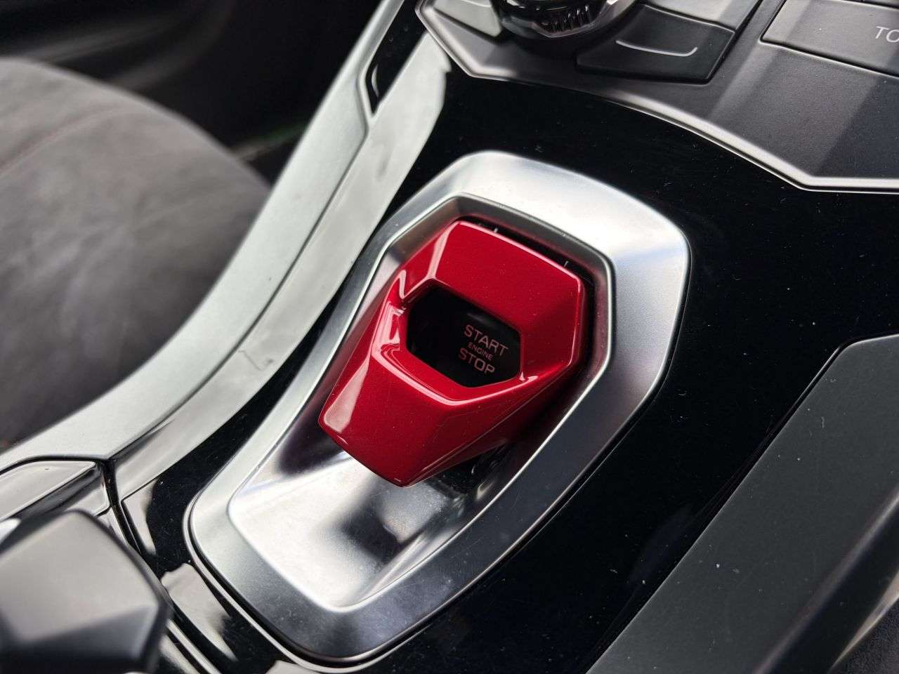 A 2021 LAMBORGHINI HURACAN 5.2 V10 LP 580-2 LDF Euro 6 (s/s) 2dr bhp FRONT LIFTING SYSTEM + REVERSE CA A 2021 LAMBORGHINI HURACAN 5.2 V10 LP 580-2 LDF Euro 6 (s/s) 2dr bhp FRONT LIFTING SYSTEM + REVERSE CA