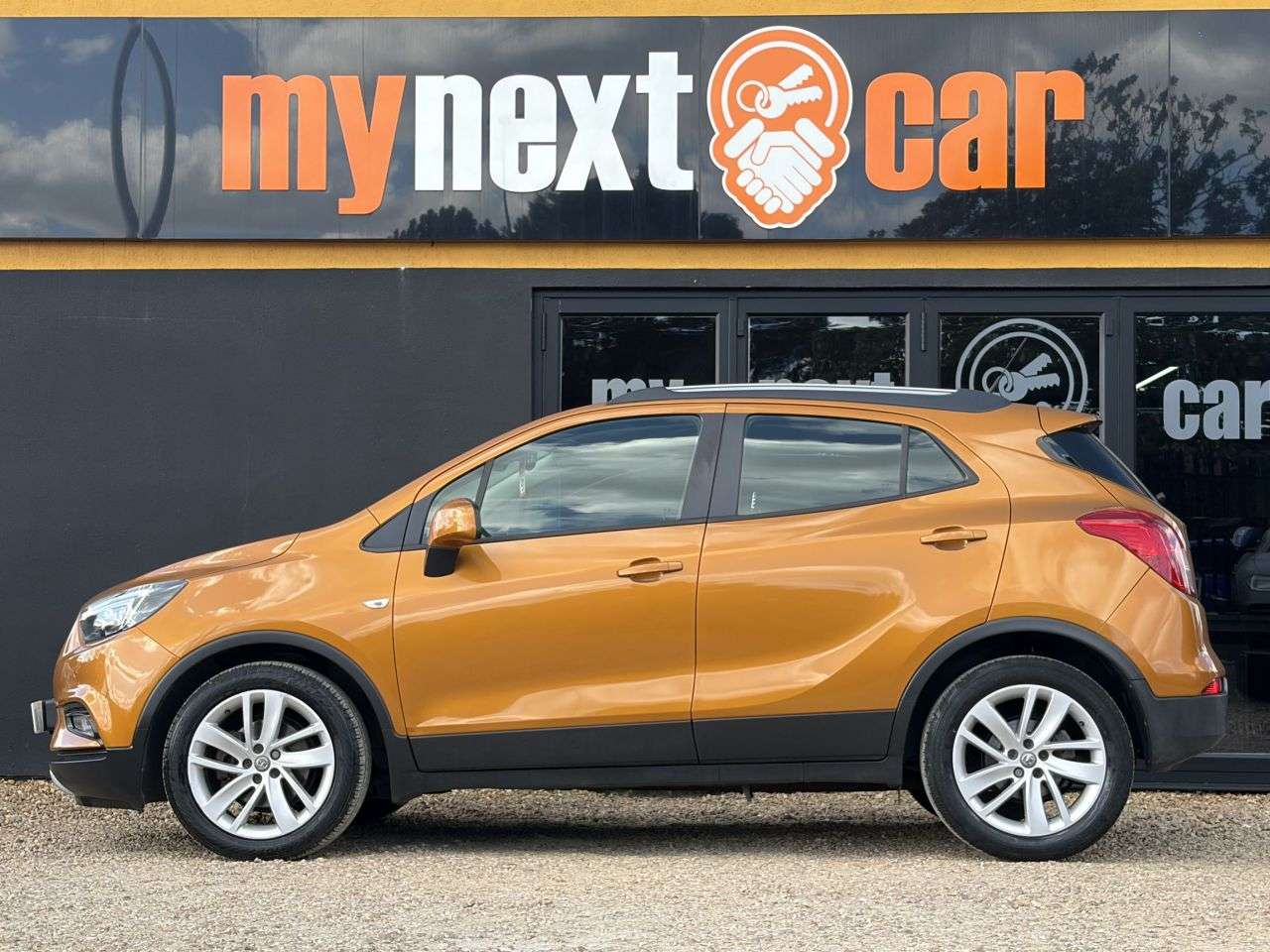 A 2018 VAUXHALL MOKKA X 1.4i Turbo Design Nav SUV 5dr Petrol Auto Euro 6 (140 ps) AUTOMATIC + FULL A 2018 VAUXHALL MOKKA X 1.4i Turbo Design Nav SUV 5dr Petrol Auto Euro 6 (140 ps) AUTOMATIC + FULL