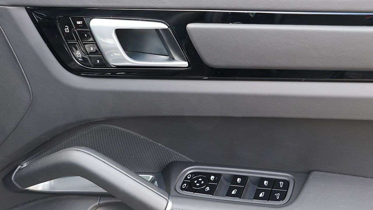 2019 PORSCHE CAYENNE 2019 PORSCHE CAYENNE
