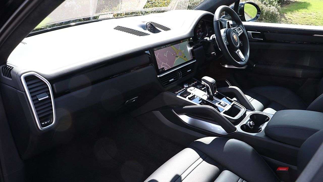 A 2019 PORSCHE CAYENNE 4.0T V8 Turbo Coupe 5dr Petrol TiptronicS 4WD Euro 6 (s/s) (550 ps) NIGHT V A 2019 PORSCHE CAYENNE 4.0T V8 Turbo Coupe 5dr Petrol TiptronicS 4WD Euro 6 (s/s) (550 ps) NIGHT V
