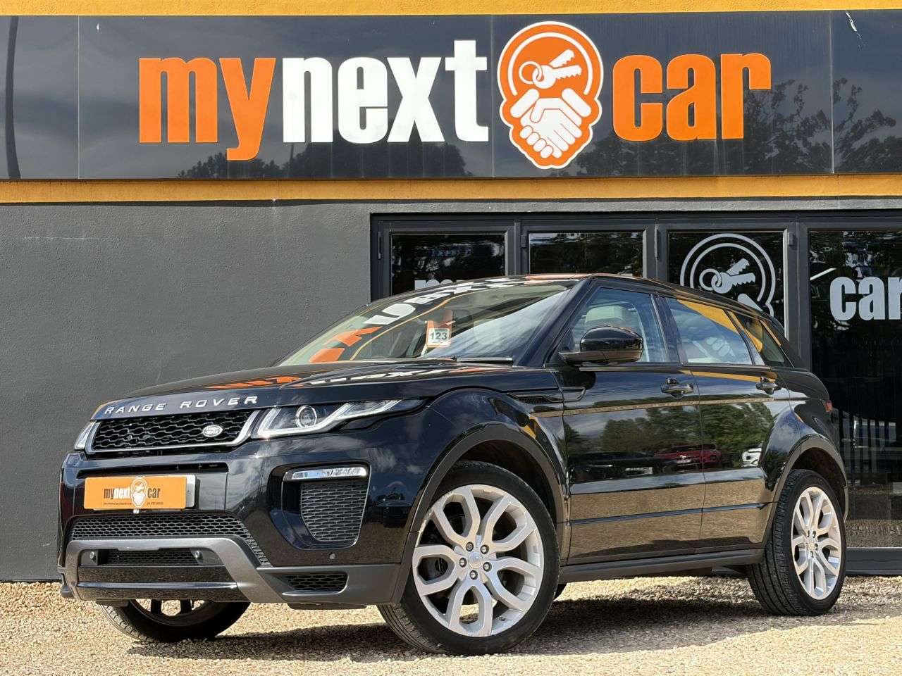 A 2016 LAND ROVER RANGE ROVER EVOQUE 2.0 TD4 HSE Dynamic SUV 5dr Diesel Auto 4WD Euro 6 (s/s) (180 ps) DAB Digit A 2016 LAND ROVER RANGE ROVER EVOQUE 2.0 TD4 HSE Dynamic SUV 5dr Diesel Auto 4WD Euro 6 (s/s) (180 ps) DAB Digit