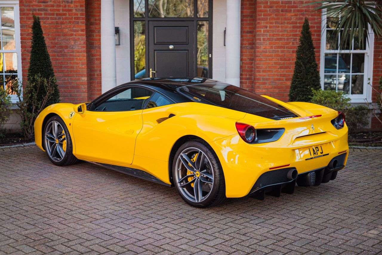 2018 FERRARI 488 2018 FERRARI 488