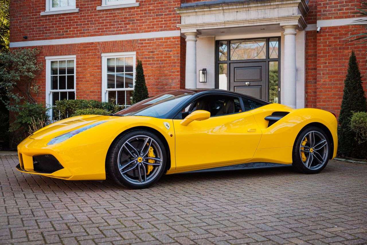 2018 FERRARI 488 2018 FERRARI 488