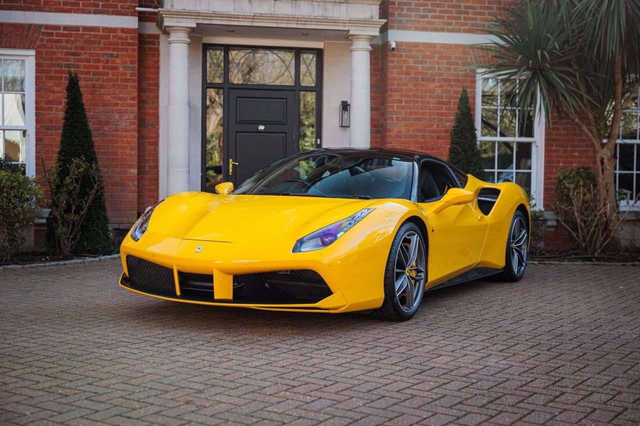 2018 FERRARI 488 2018 FERRARI 488